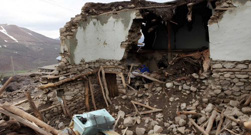 Nepal-Tibet, catastrofe himalayana: bilancio sale a 750 morti e oltre 3.000 dispersi